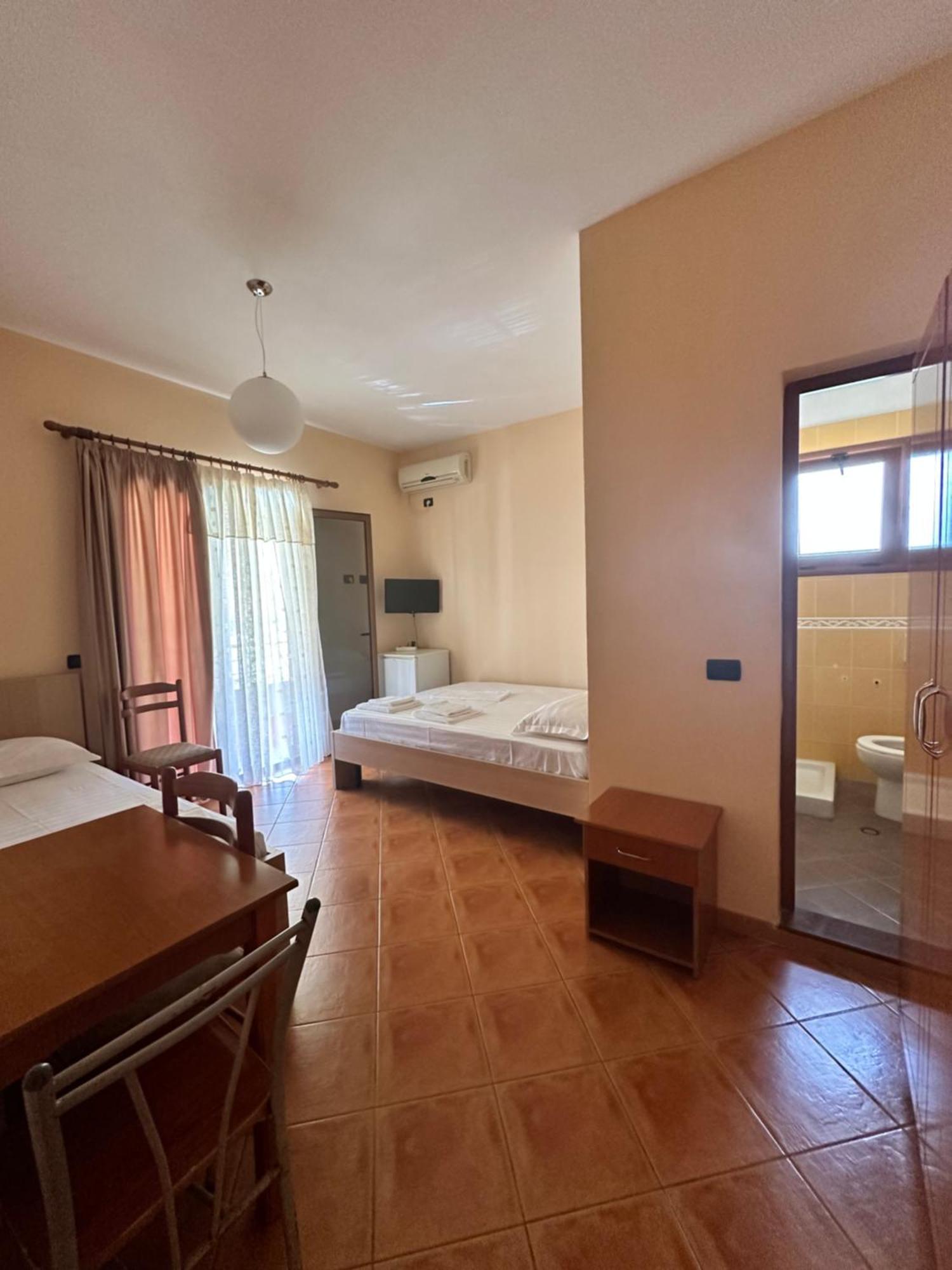 Maria Rentals Radhimë Exterior foto